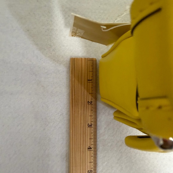 Michael Kors MICHAEL MICHAEL KORS
Colby Medium Leather Shoulder Bag - Picture 15 of 16